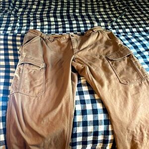 NWOT, never worn Men's Brown Cargo Pants- fleece lined
